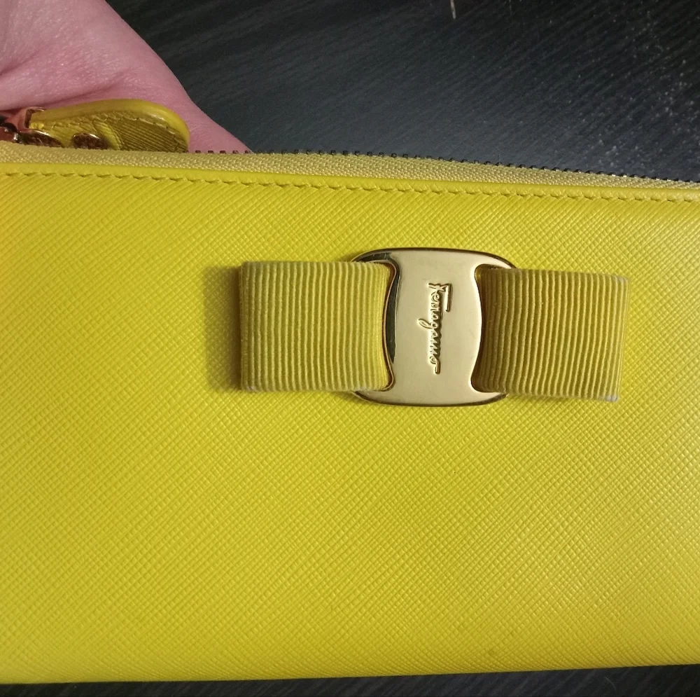💛 SALVATORE FERRAGAMO Yellow Zip Wallet in Saffiano Leather